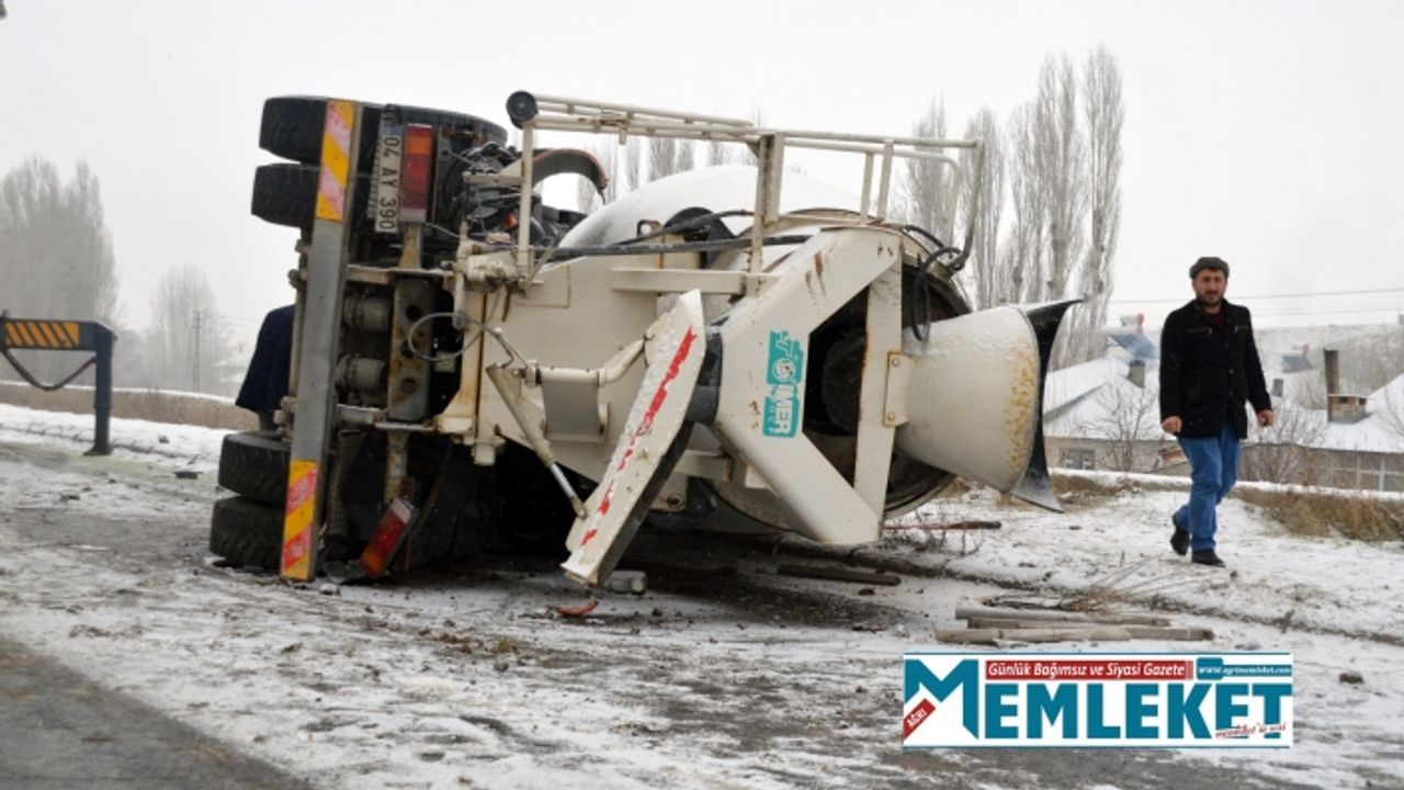Ağrı'da devrilen beton mikserinin sürücüsü yaralandı