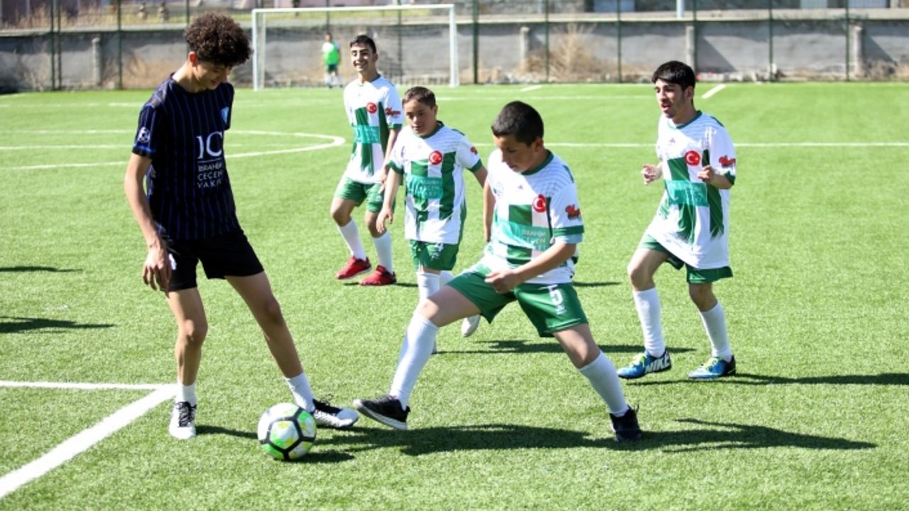 Ağrı'da "4. Minikler Futbol Şenliği" başladı