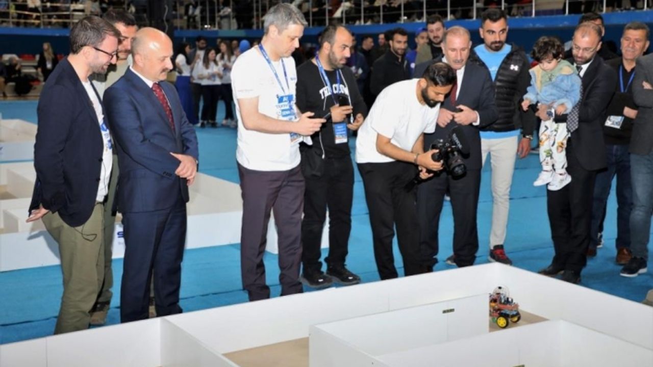 Ağrı'nın Zirvesinde Teknoloji Yarışması düzenlendi