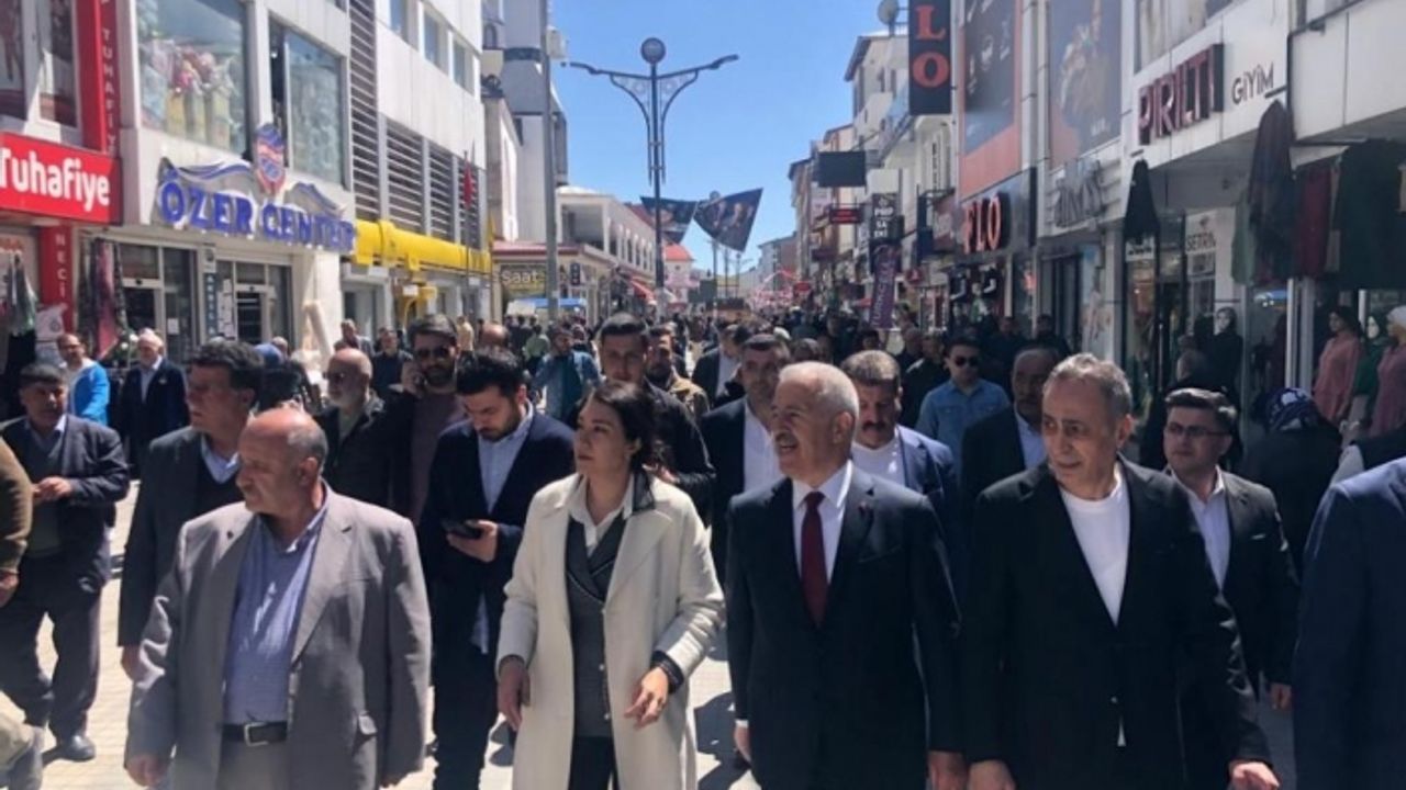 Ulaştırma Eski Bakanı Ahmet Arslan Ağrı’da vatandaşlarla buluştu