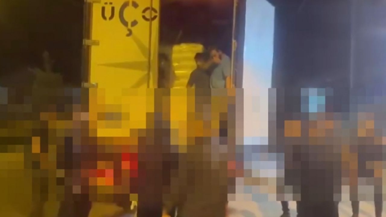 Tırın dorsesinde 80 düzensiz göçmen yakalandı