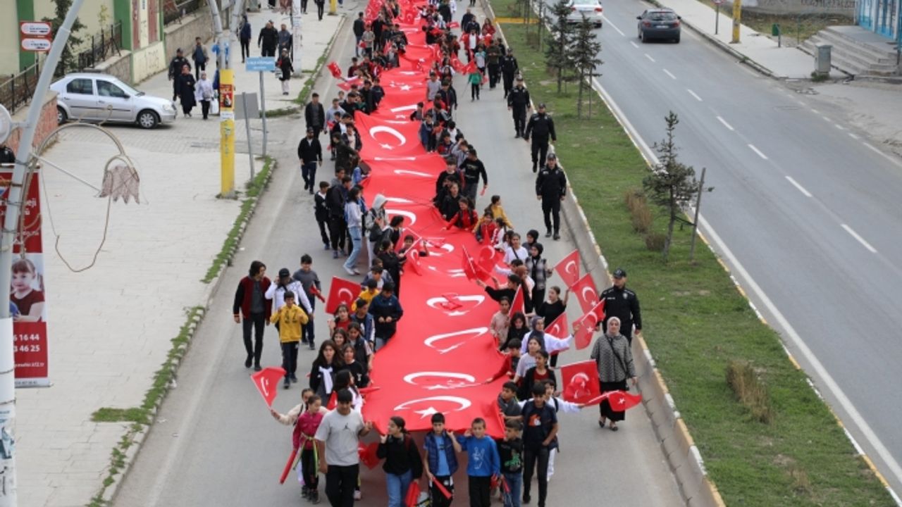Ağrı'da 'Amatör Spor Haftası' Etkinlikleri Kortej Yürüyüşü ile Başladı