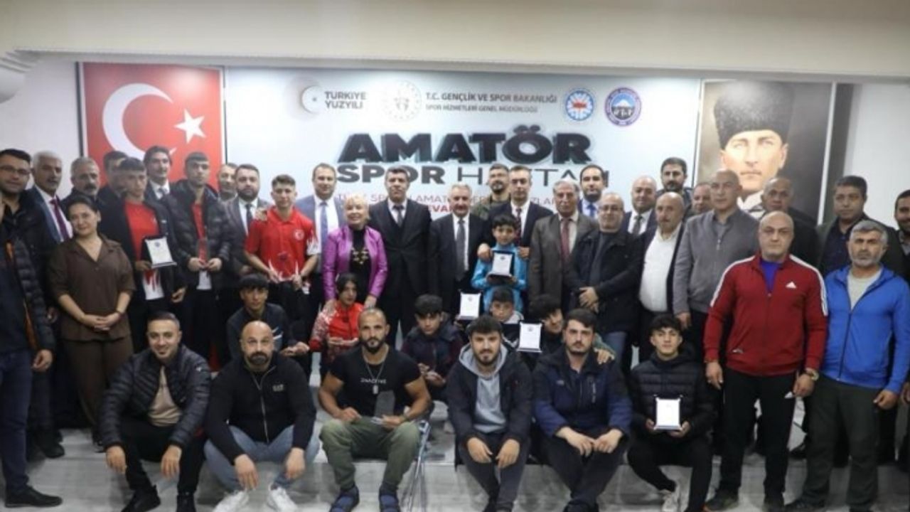 Ağrı’da Amatör Sporun Enleri Ödül Töreni Gerçekleştirildi