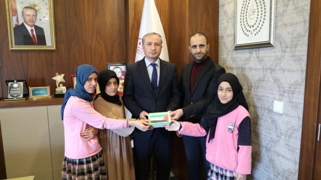 Ağrı’da öğrencilerden Filistin’e anlamlı bağış