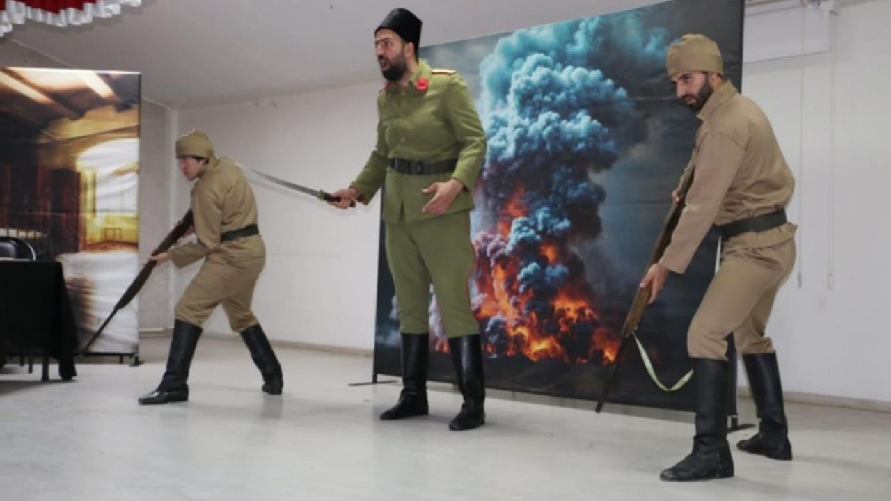 Diyadin’de Cumhuriyetin 100. Yılına özel tiyatro gösterisi