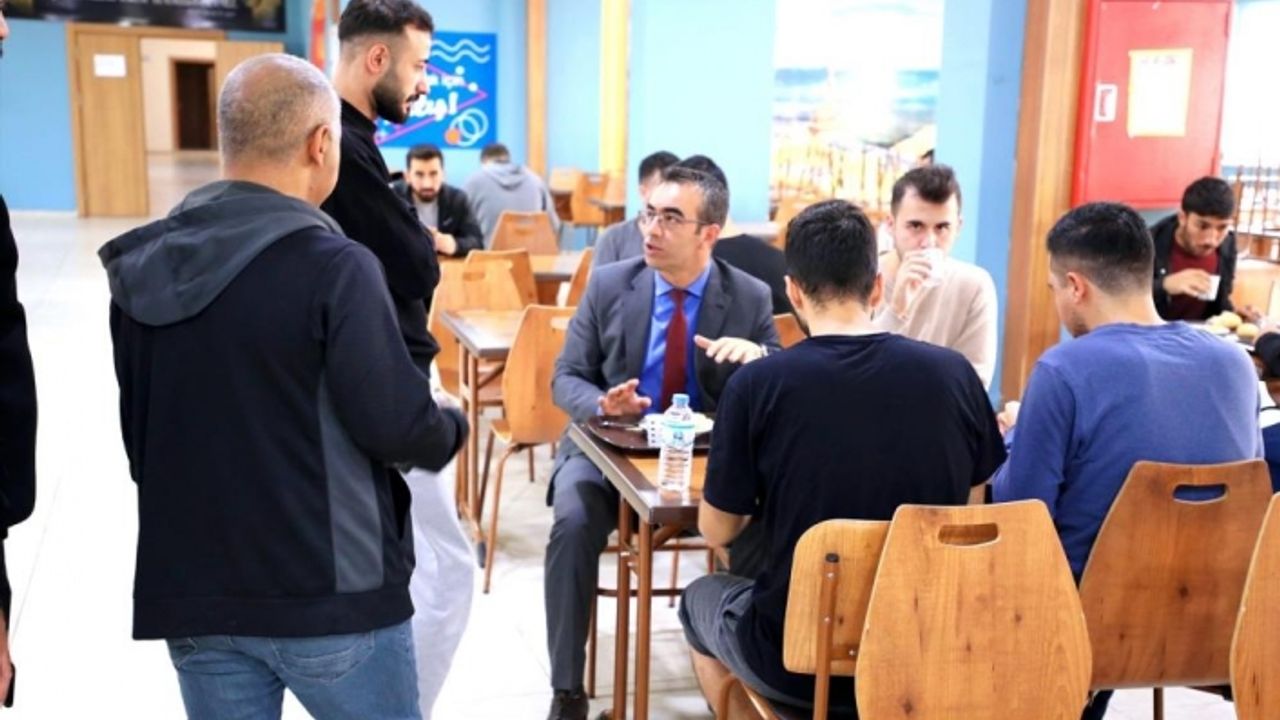 Gençlik ve Spor Müdürü Din, öğrencilerle bir araya geldi