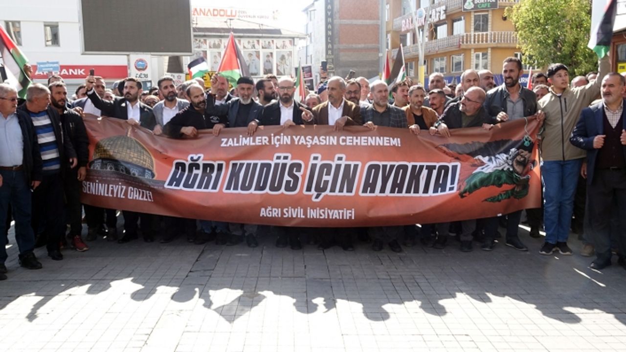 Yüzlerce Ağrılı Cuma Namazı sonrası siyonist işgal rejimini lanetledi