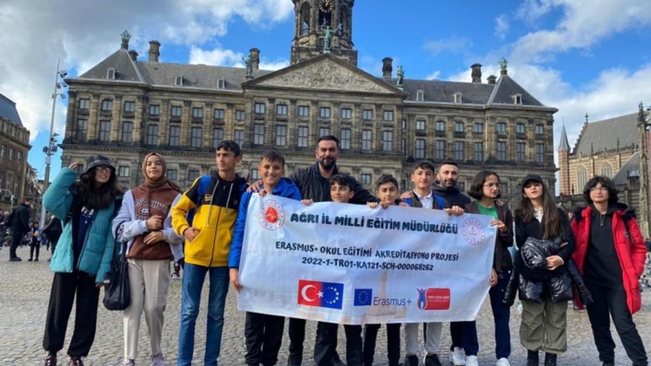 Ağrı’da Erasmus projesi kapsamında 76 kişi Avrupa’ya gitti