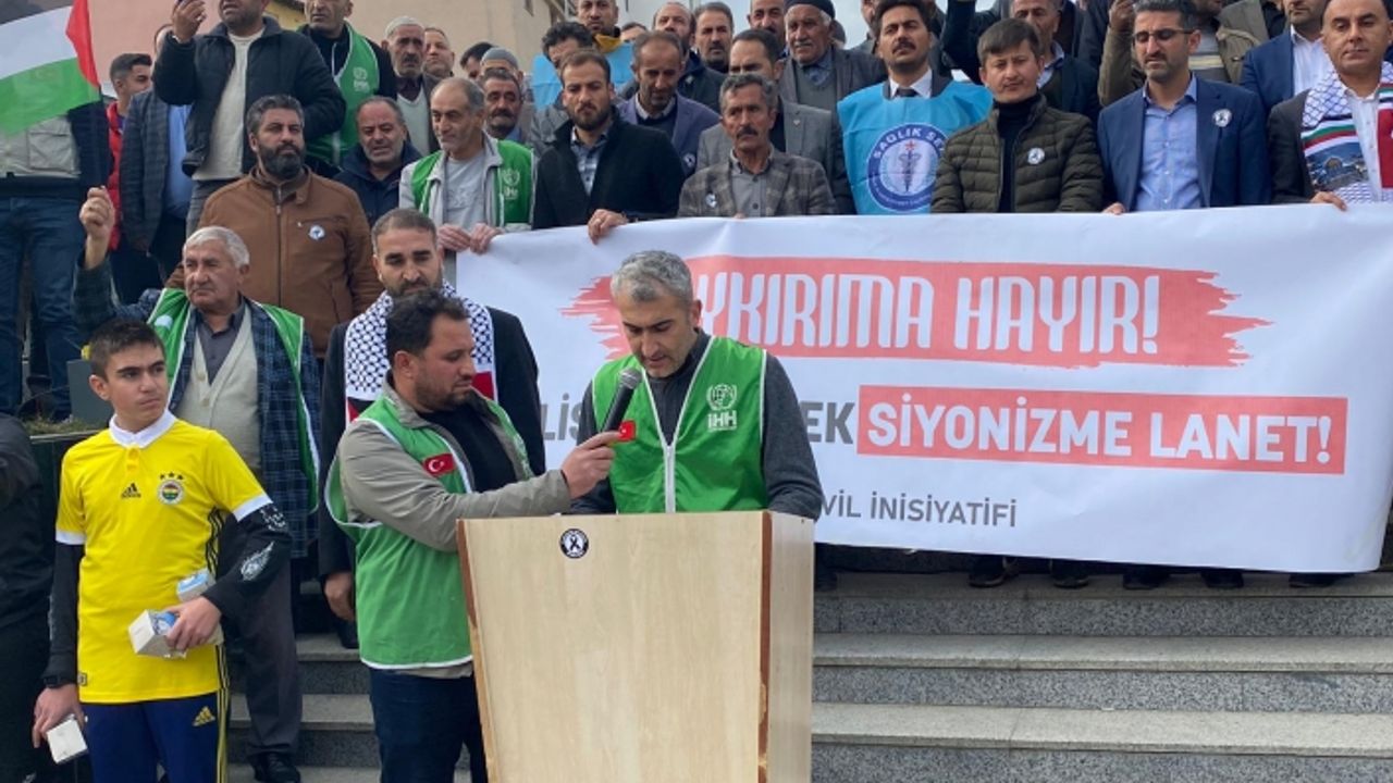 Eleşkirt'te STK'lar gazze için basın açıklaması yaptı