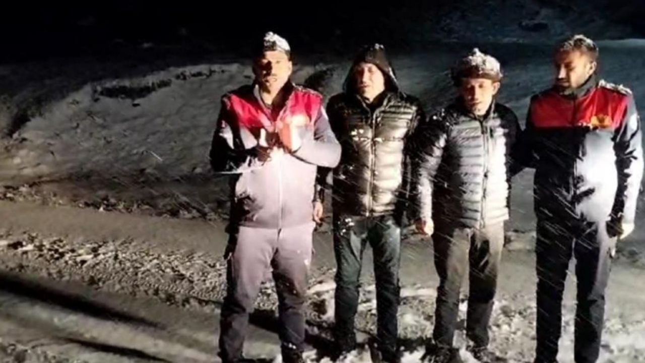 Ağrı'da tipide kaybolan atını arayan vatandaş kurtarıldı