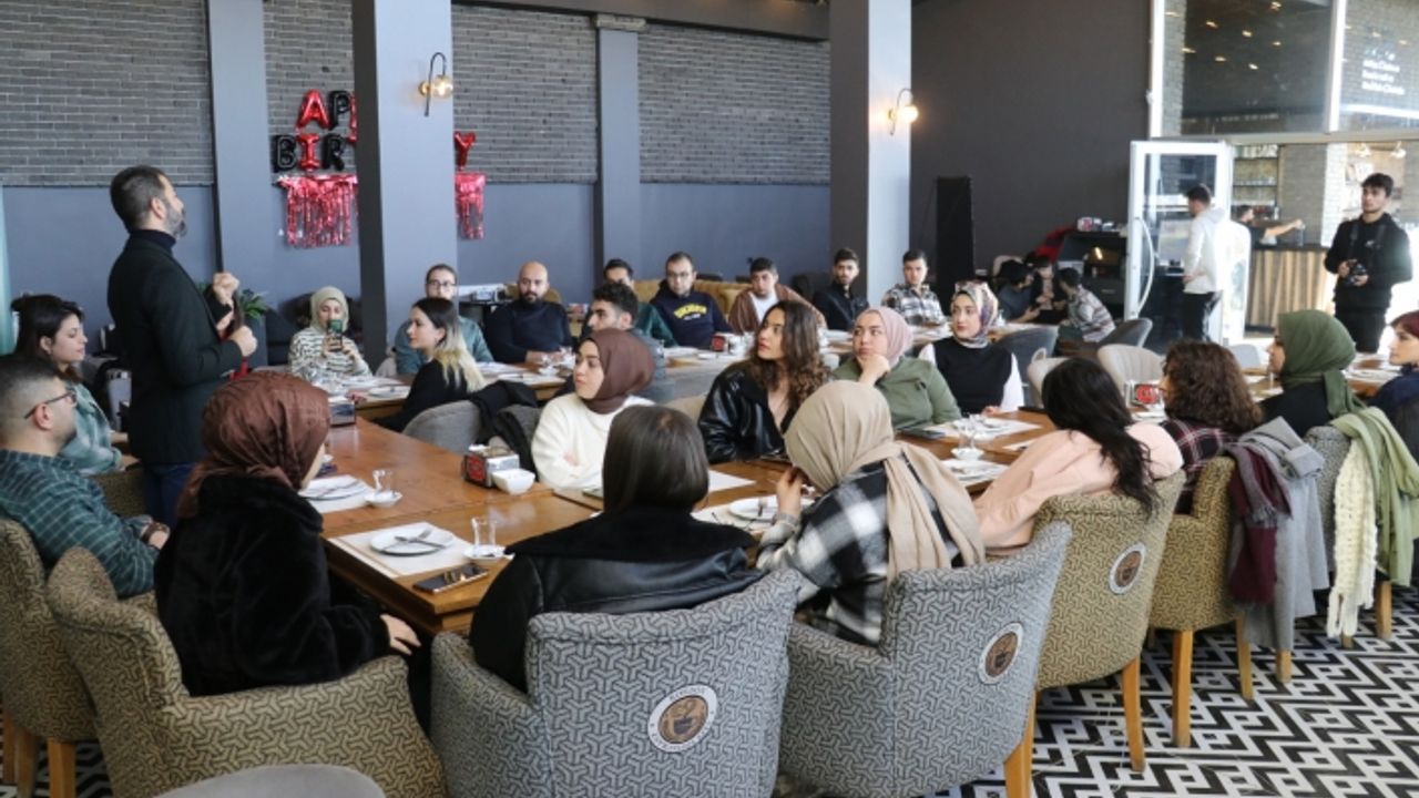 Ağrı'da üniversite kulüp başkanlarına bağımlılıkla mücadele anlatıldı