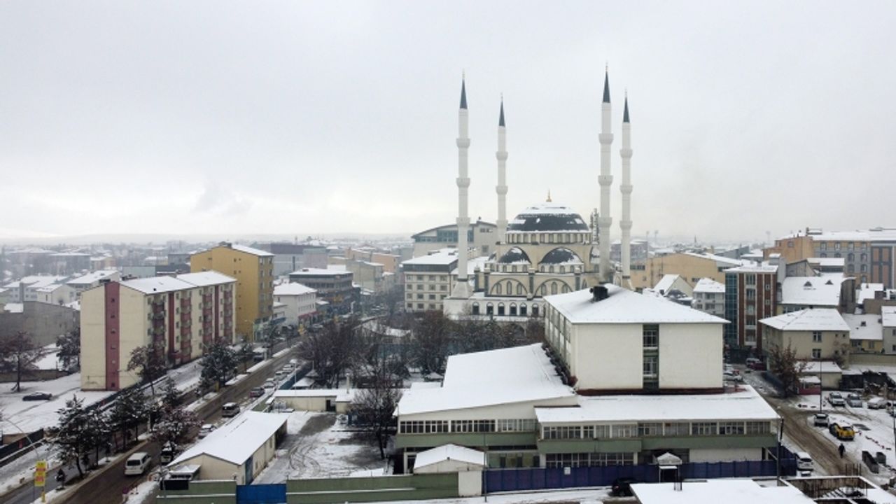 Ağrı, Erzurum ve Kars'ta 128 köy yolu ulaşıma kapandı