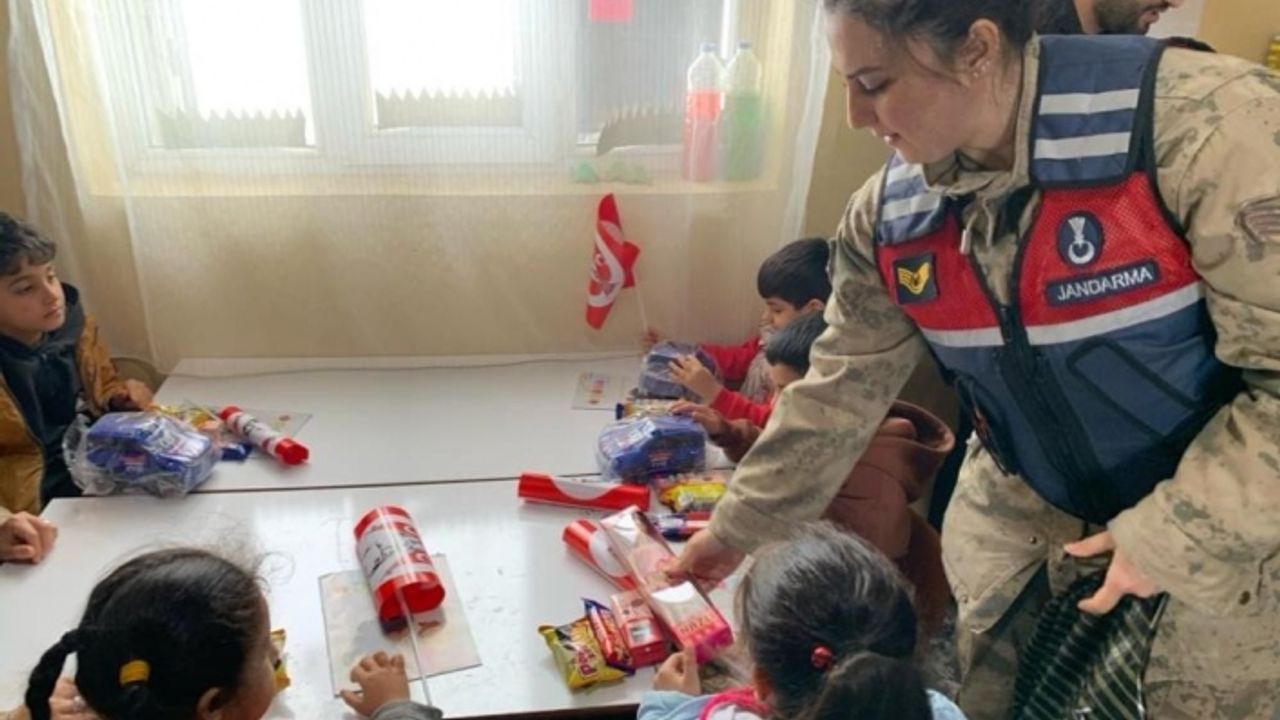 Ağrı’da jandarmadan ilkokul öğrencilerine ‘Mahremiyet’ eğitimi