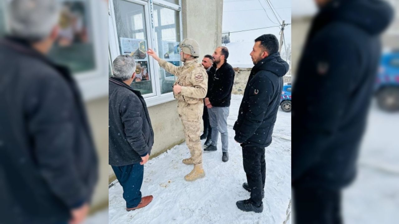 Ağrı'da dolandırıcılık suçlarına karşı jandarma bilgilendirme yaptı
