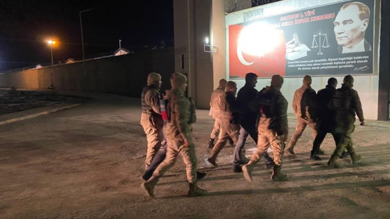 Ağrı’da çeşitli suçlardan aranan 6 firari yakalandı
