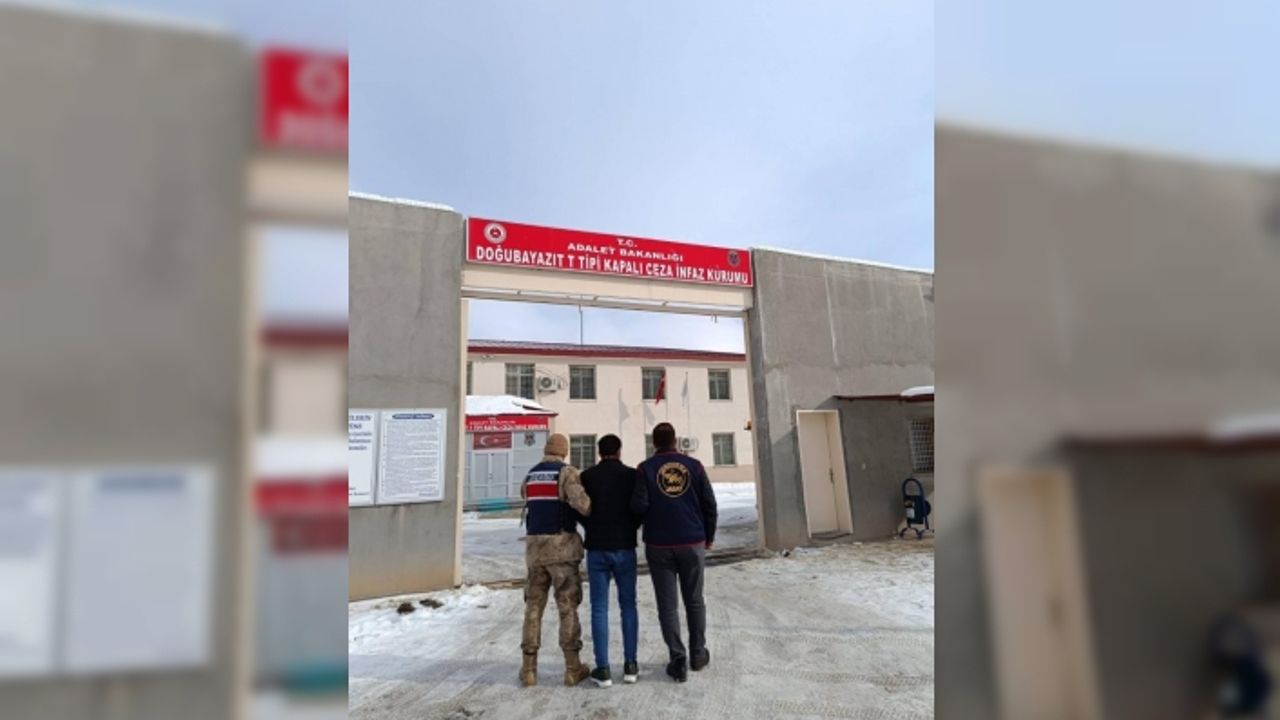 Ağrı’da toplamda 15 yıl hapis cezası olan 2 firari yakalandı