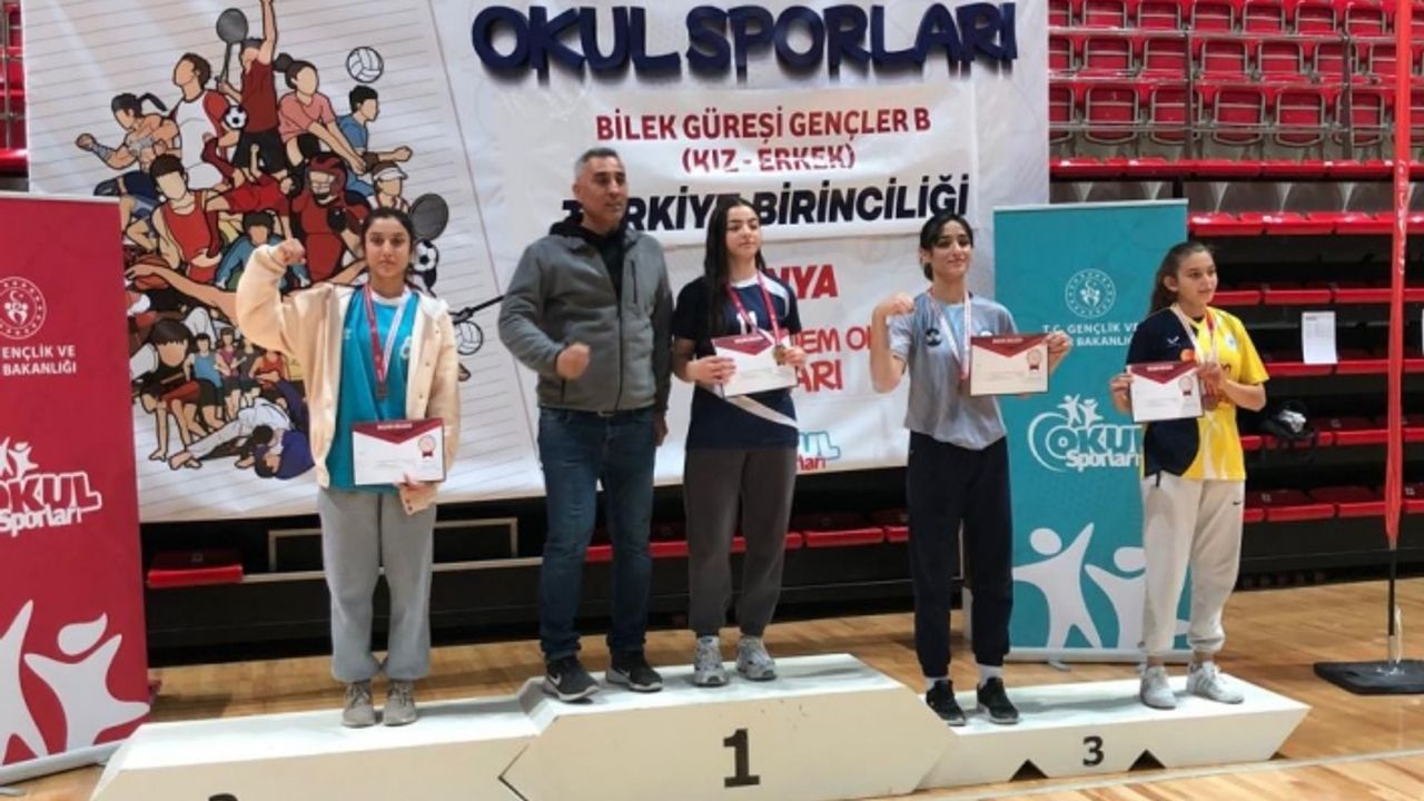 Bilek güreşi şampiyonasında Türkiye ikincisi oldu