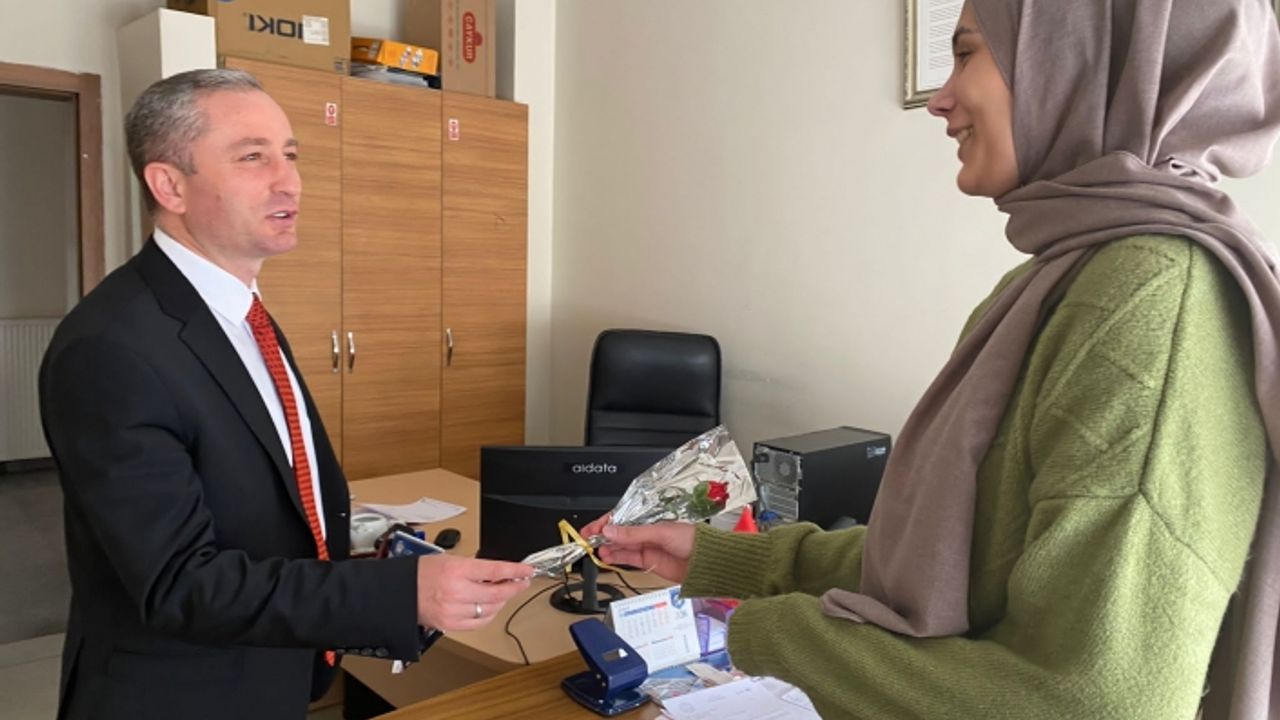 Ağrı Milli Eğitim Müdürü Kökrek, 8 Mart Dünya Kadınlar Günü'nde çalışan kadınları kutladı