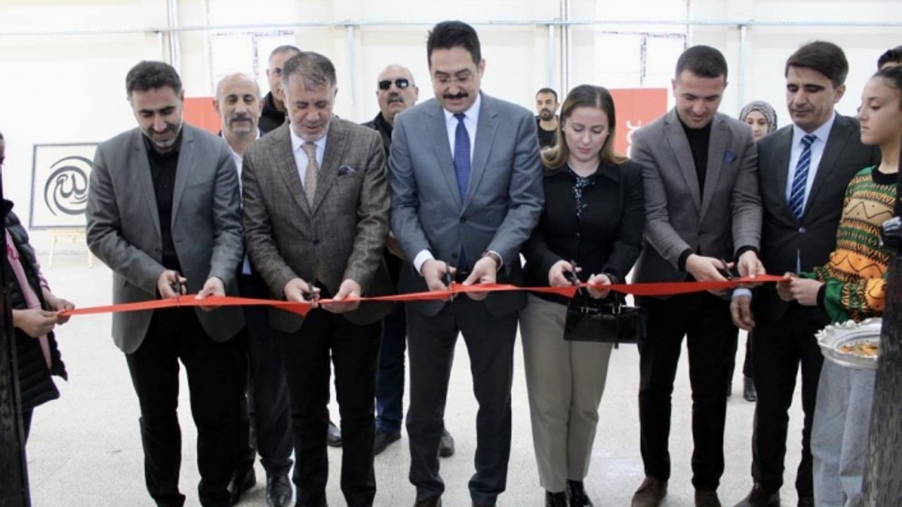 Hamur’da imam hatip okullarının sanat sergisi