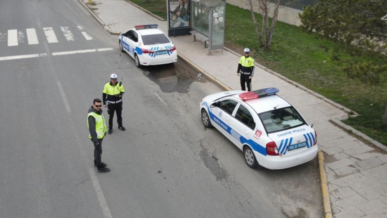 Ağrı'da Ramazan Bayramı trafik denetimleri dron ile desteklendi