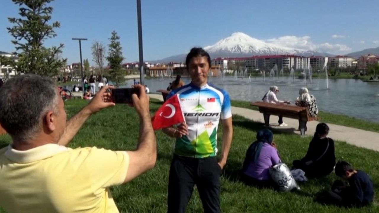 Ağrı dağını da ziyaret eden Jacky Chen dünya turundan vazgeçmedi