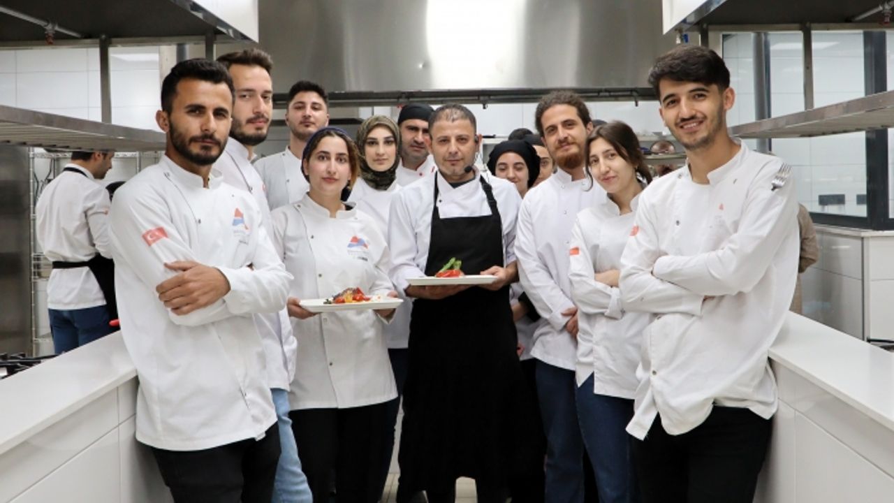 Ağrı İbrahim Çeçen Üniversitesi'nde kıdemli şeften gastronomi eğitimi