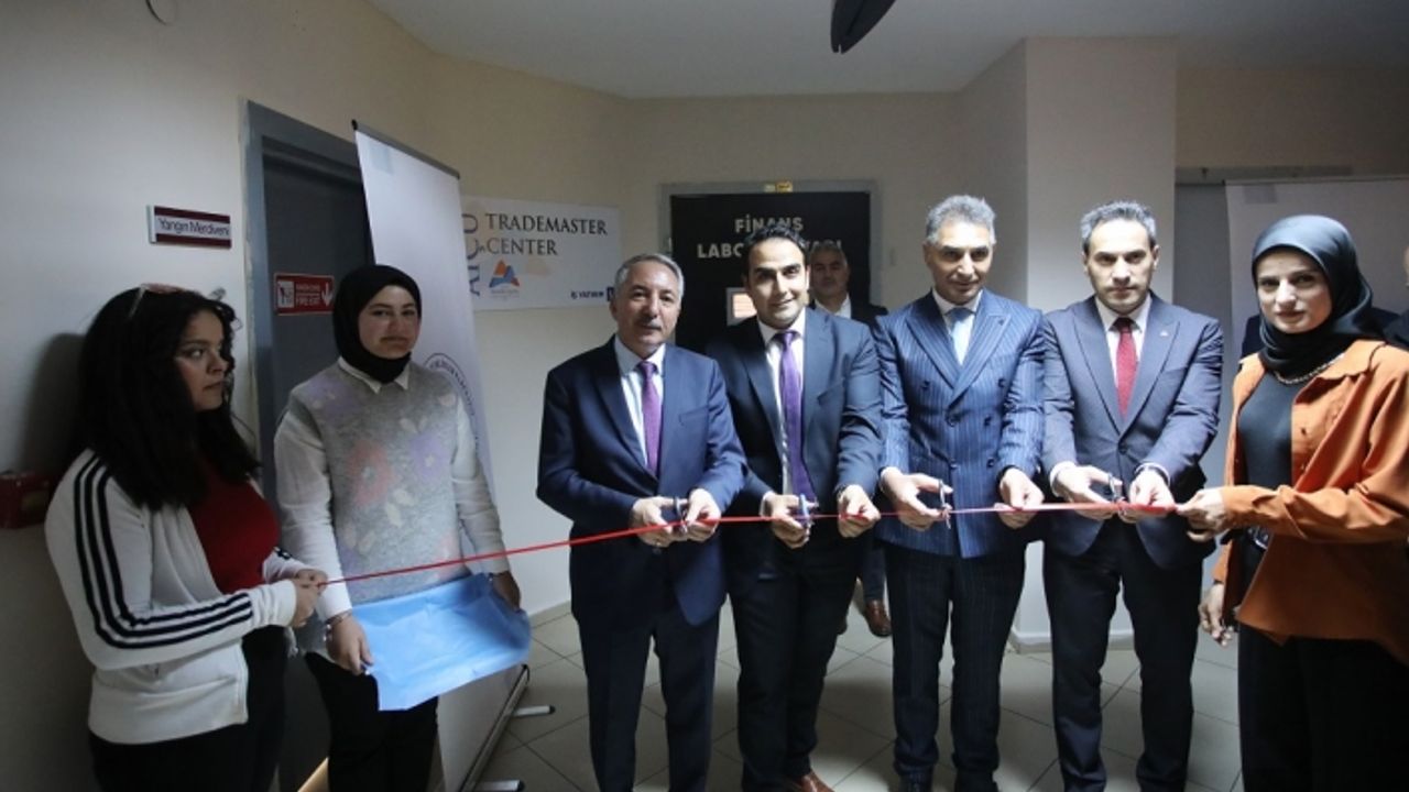 AİÇÜ İİBF’de Finans Laboratuvarı Açıldı