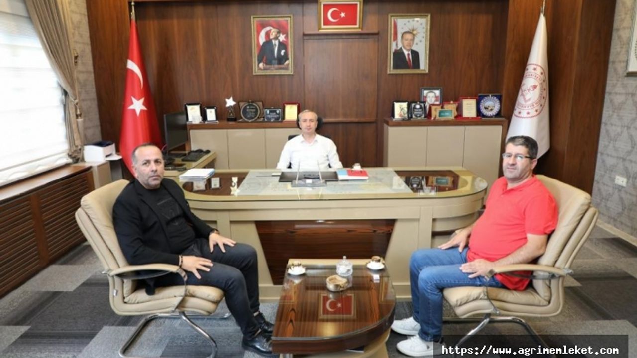 İstanbul Köy Çocukları Derneği Başkanı Özbilgi, Ağrı Milli Eğitim Müdürü Kökrek'i ziyaret etti