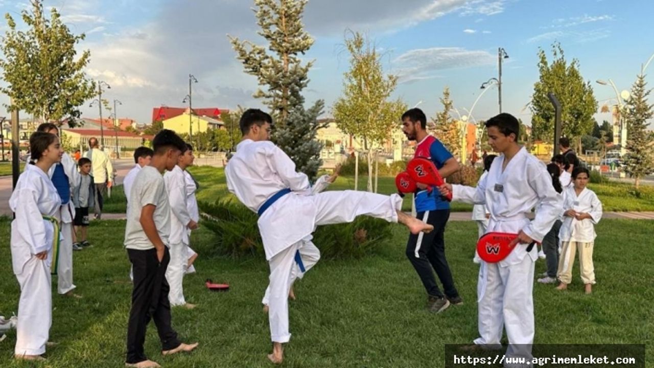 Ağrı'da gençler sosyal medyadan sosyal hayata geçiyor