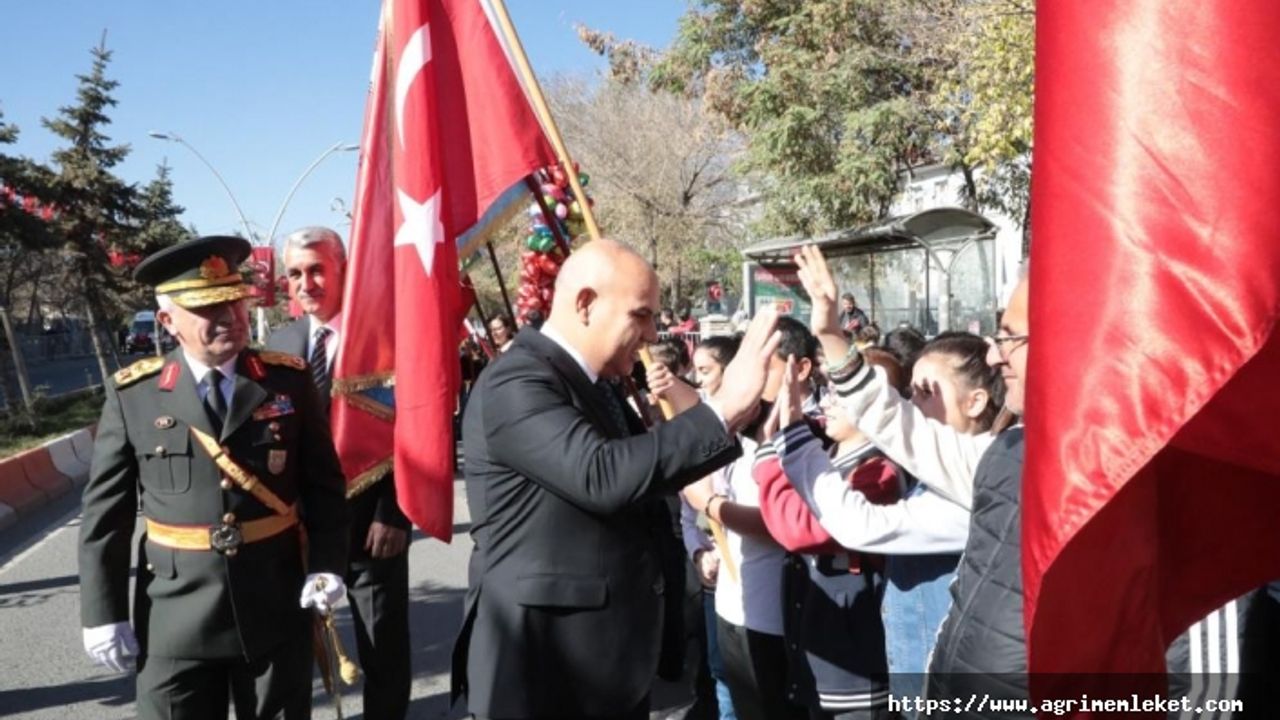 Ağrı'da Cumhuriyet Bayramı törenle kutlandı