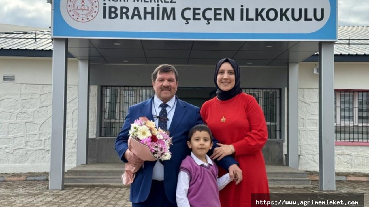 Başarılarla dolu 45 yıllık öğretmenlik hayatına, önlüğünü kızına devrederek veda etti