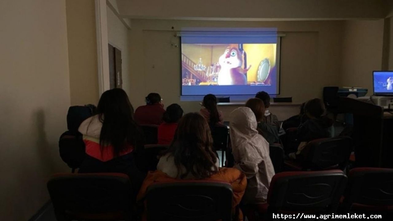 Öğrenciler ara tatilin Keyfini sinema ile çıkardı