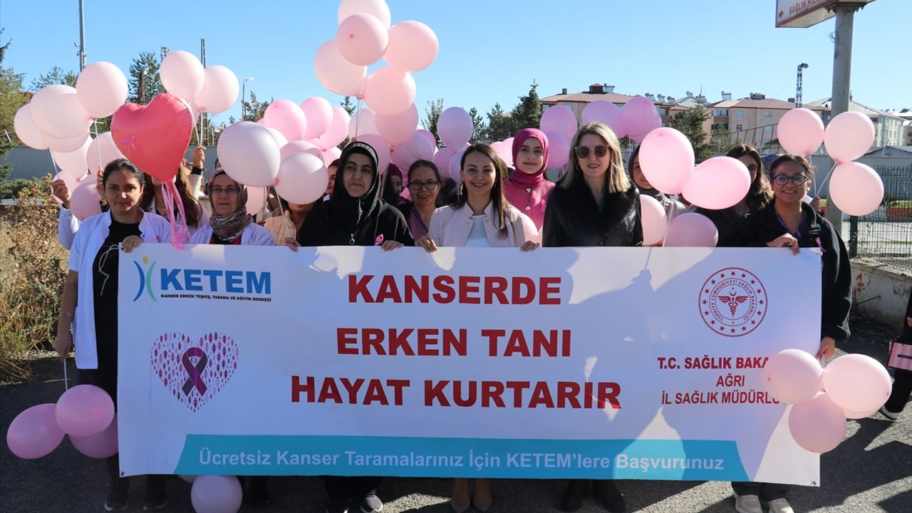 Ağrı'da kadın sağlık çalışanları meme kanseri farkındalığı yürüyüşü yaptı