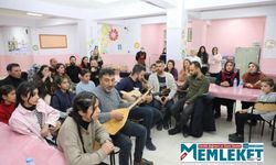 Ağrı’da otel konforunda yapılan pansiyonlarda kalan öğrenciler müzik eşliğinde stres atıyor