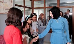 Ağrı Valisi’nin eşi, Çocukevleri Sitesi’nde çocuklarla buluştu