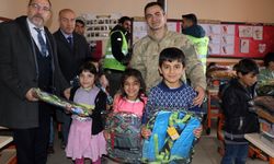 İstanbul'daki öğretmen ve öğrenciler Ağrı'da köy okulunu hediyelerle donattı