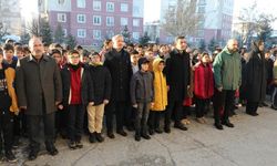 Ağrı'da şehitler için okullarda bir dakikalık saygı duruşunda bulunuldu