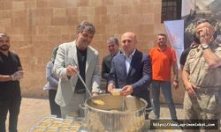 Saray'da bin kişilik aşure ikramı