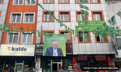 Ağrı'da sehit İsmail Heniyye'nin dev posteri asıldı