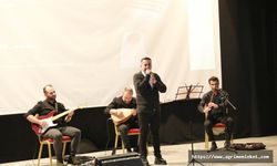 Ağrı'da müzik öğretmeni Nizamettin Ardin'den meslektaşlarına özel konser