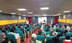 Tutak'ta "Aileyi Ayakta Tutan Değerler" konulu konferans düzenledi