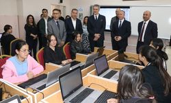 Ağrı'da lise öğrencileri için bilgisayar laboratuvarı kuruldu