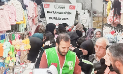 Ağrı İHH 300 Çocuğa Bayramlık Hediye Etti