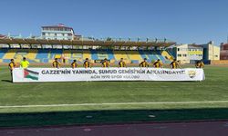 Ağrı 1970 Sporlu futbolculardan Gazze ve Küresel Sumud Filosu'na pankartlı destek