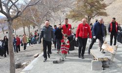 Ağrı'da İshak Paşa Sarayı çevresinde farkındalık temizliği yapıldı