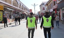 Ağrı'da polis vatandaşların güvenliği için caddelerde denetim yapıyor