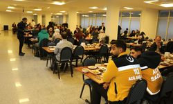 Ağrı Valisi Bozkurt, sağlık çalışanlarıyla iftar yaptı