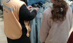 Ağrı'da hayırseverlerin desteğiyle çocuklara bayramlık kıyafet hediye edildi