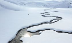 Ağrı'da karla kaplı menderesler havadan görüntülendi