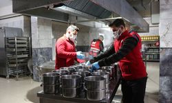 Türk Kızılay Ağrı'da ihtiyaç sahiplerine ve yaşlılara iftarlık ulaştırıyor